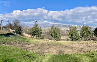 C21’DEN SAPANCA GÖL MANZARALI DOĞAYLA İÇ İÇE İMARLI ARSA