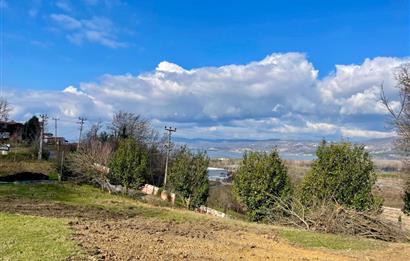 C21’DEN SAPANCA GÖL MANZARALI DOĞAYLA İÇ İÇE İMARLI ARSA