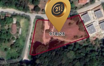C21’DEN SAPANCA GÖL MANZARALI DOĞAYLA İÇ İÇE İMARLI ARSA