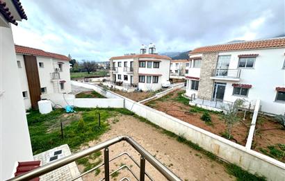 KKTC Girne Çatalköy'de Site İçerisinde Anayola Yakın Satılık 3+1 İkiz Villalar