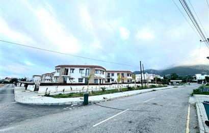 KKTC Girne Çatalköy'de Site İçerisinde Anayola Yakın Satılık 3+1 İkiz Villalar