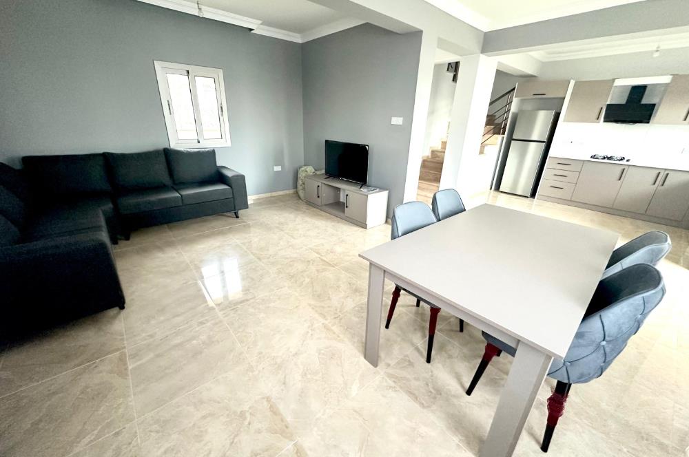 KKTC Girne Çatalköy'de Site İçerisinde Anayola Yakın Satılık 3+1 İkiz Villalar