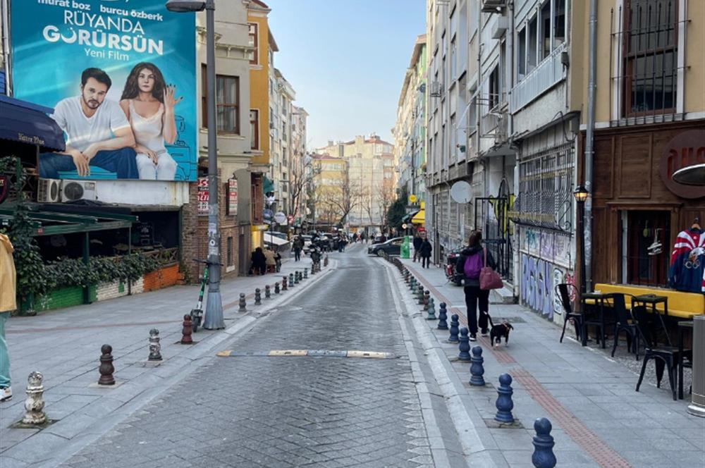 MODA'DA ÇİFT CEPHELİ 2+1 EŞYALI KİRALIK DAİRE