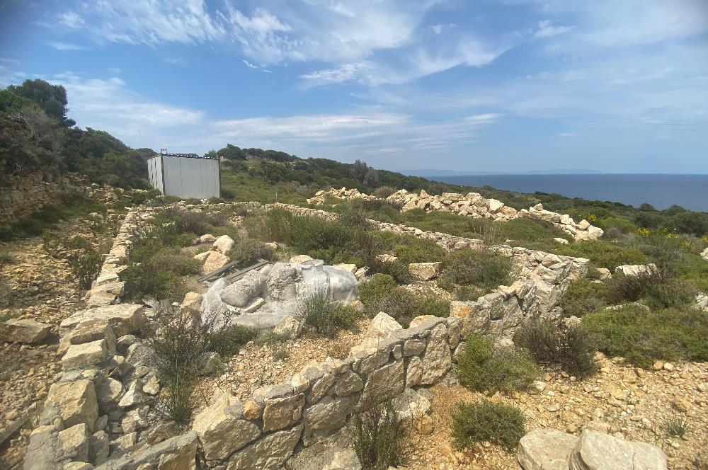 Karaburun da kapanmaz deniz manzaralı Tarla