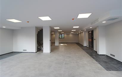 KISIKLI'DA SATILIK PRESTİJLİ BİNA