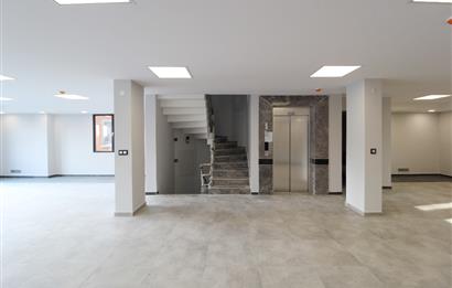 KISIKLI'DA SATILIK PRESTİJLİ BİNA