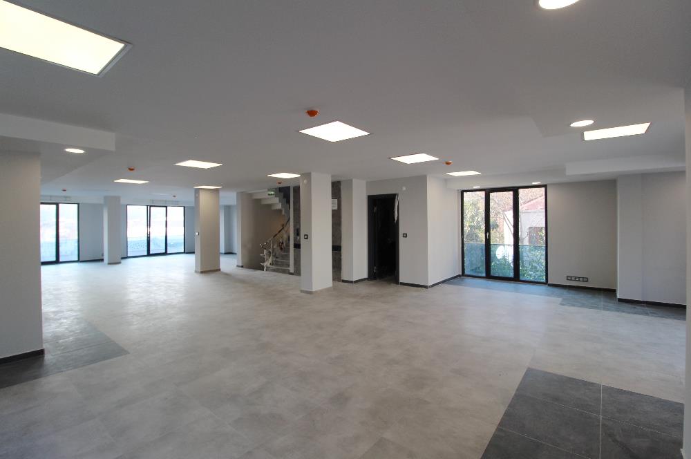 KISIKLI'DA SATILIK PRESTİJLİ BİNA