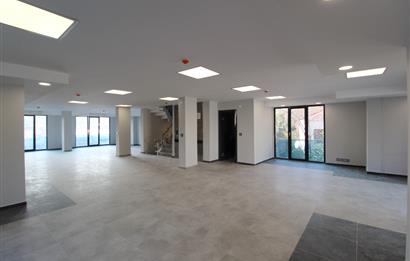 KISIKLI'DA SATILIK PRESTİJLİ BİNA