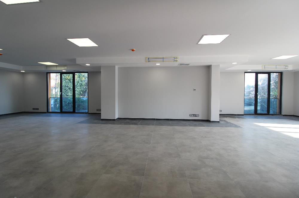 KISIKLI'DA SATILIK PRESTİJLİ BİNA