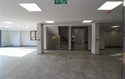 KISIKLI'DA SATILIK PRESTİJLİ BİNA
