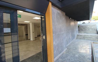 KISIKLI'DA SATILIK PRESTİJLİ BİNA