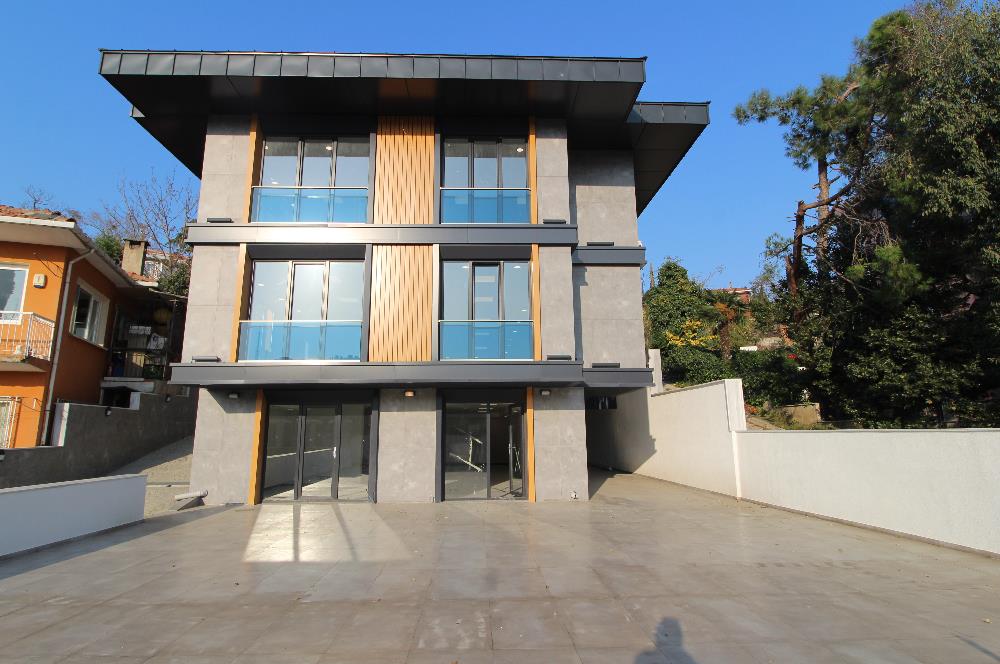 KISIKLI'DA SATILIK PRESTİJLİ BİNA