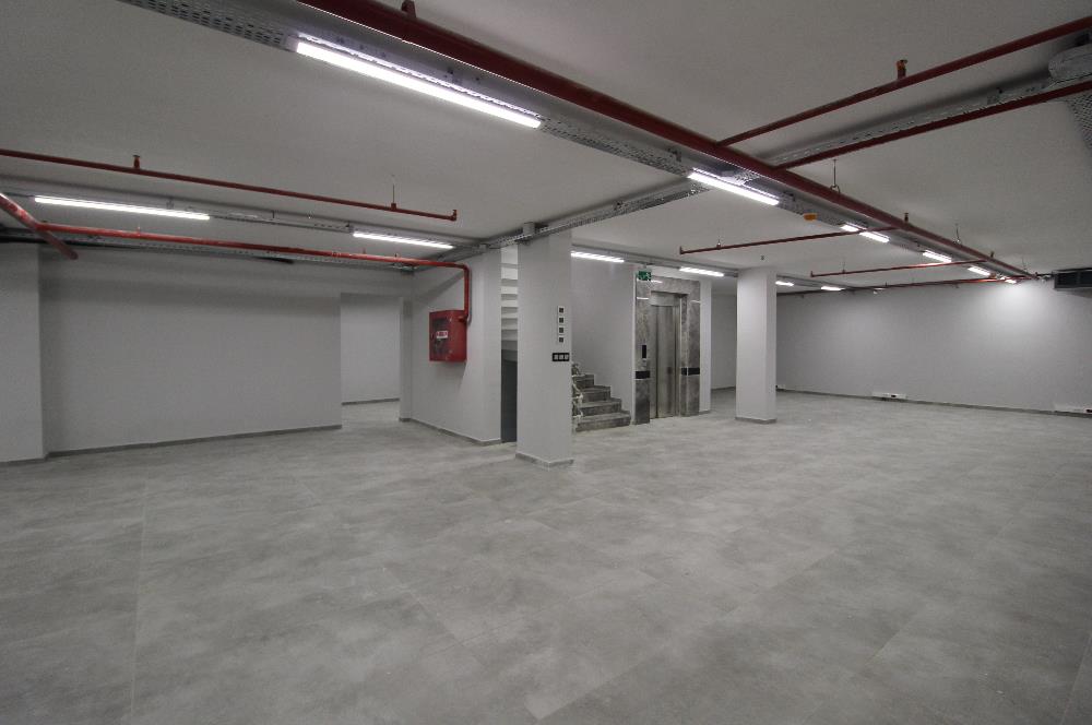 KISIKLI'DA SATILIK PRESTİJLİ BİNA