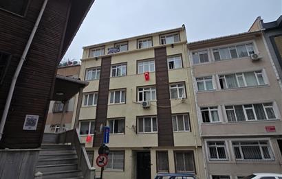 Firuzağa Mahallesi Ekmekçibaşı'nda Bakımlı 3+1 Kiralık Daire