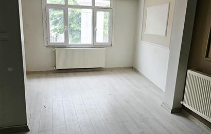 Firuzağa Mahallesi Ekmekçibaşı'nda Bakımlı 3+1 Kiralık Daire