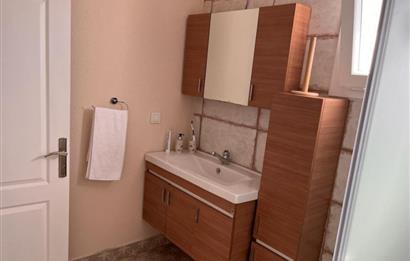 GÜMÜŞLÜK SAHİLE 1 KM DENİZ MANZARALI 2+1 EŞYALI YAZLIK DAİRE