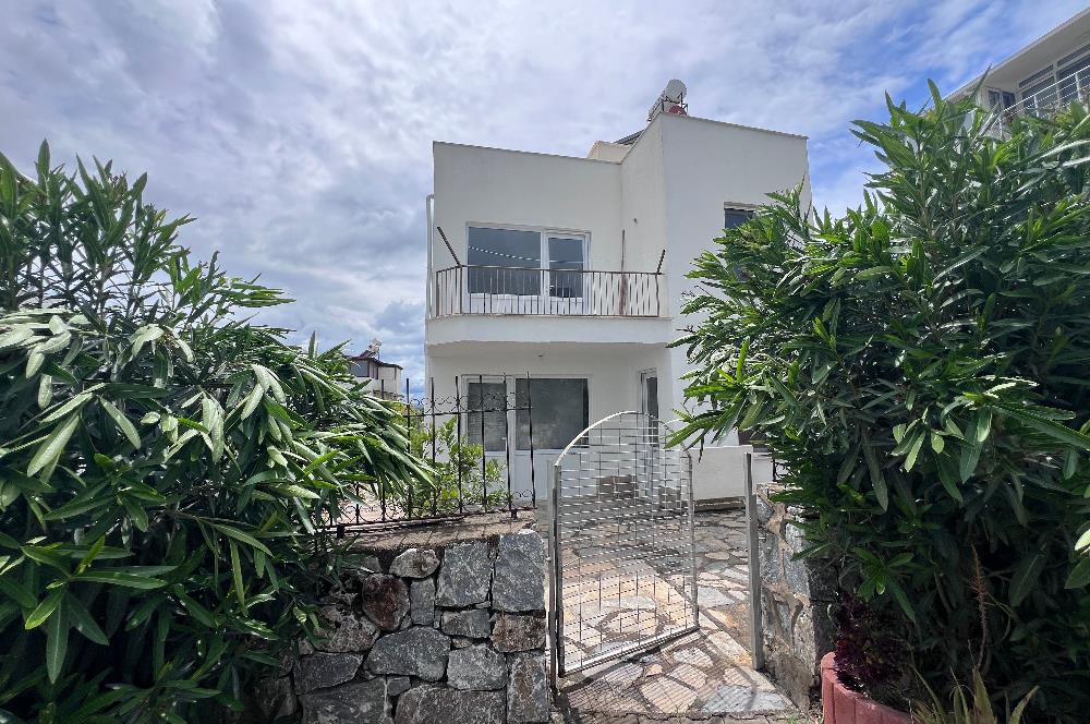 Bodrum Adabükü-Boğaziçi'de, Gümüşkum Sitesinde Satılık Müstakil
