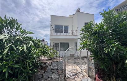 Bodrum Adabükü-Boğaziçi'de, Gümüşkum Sitesinde Satılık Müstakil