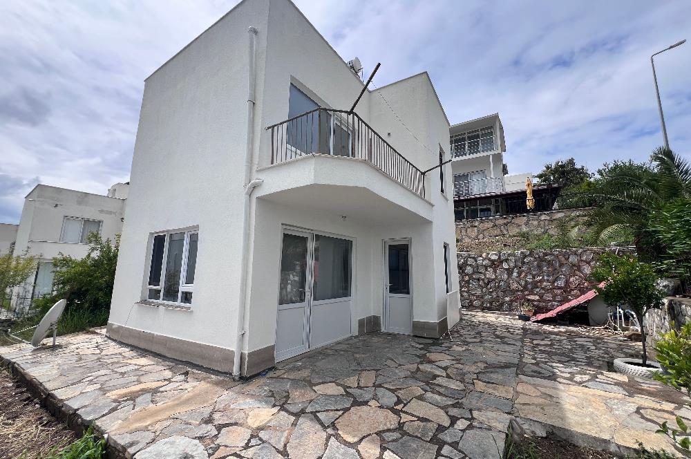 Bodrum Adabükü-Boğaziçi'de, Gümüşkum Sitesinde Satılık Müstakil