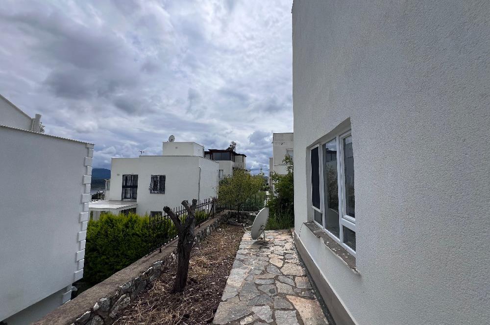 Bodrum Adabükü-Boğaziçi'de, Gümüşkum Sitesinde Satılık Müstakil