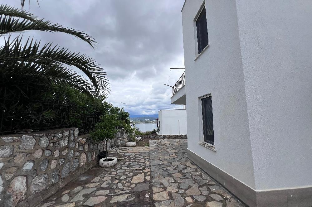 Bodrum Adabükü-Boğaziçi'de, Gümüşkum Sitesinde Satılık Müstakil