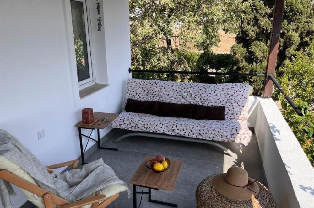 GÜMÜŞLÜK SAHİLE 1 KM DENİZ MANZARALI 2+1 EŞYALI YAZLIK DAİRE