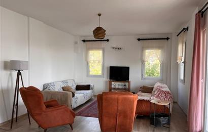 GÜMÜŞLÜK SAHİLE 1 KM DENİZ MANZARALI 2+1 EŞYALI YAZLIK DAİRE