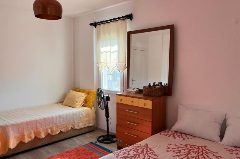 GÜMÜŞLÜK SAHİLE 1 KM DENİZ MANZARALI 2+1 EŞYALI YAZLIK DAİRE