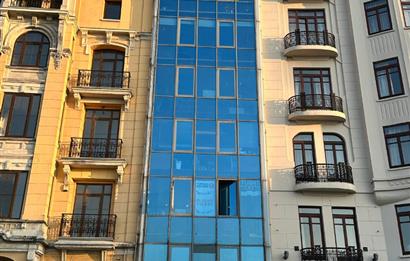 TAKSİM MEYDANINA MANZARALI KİRALIK OFİS