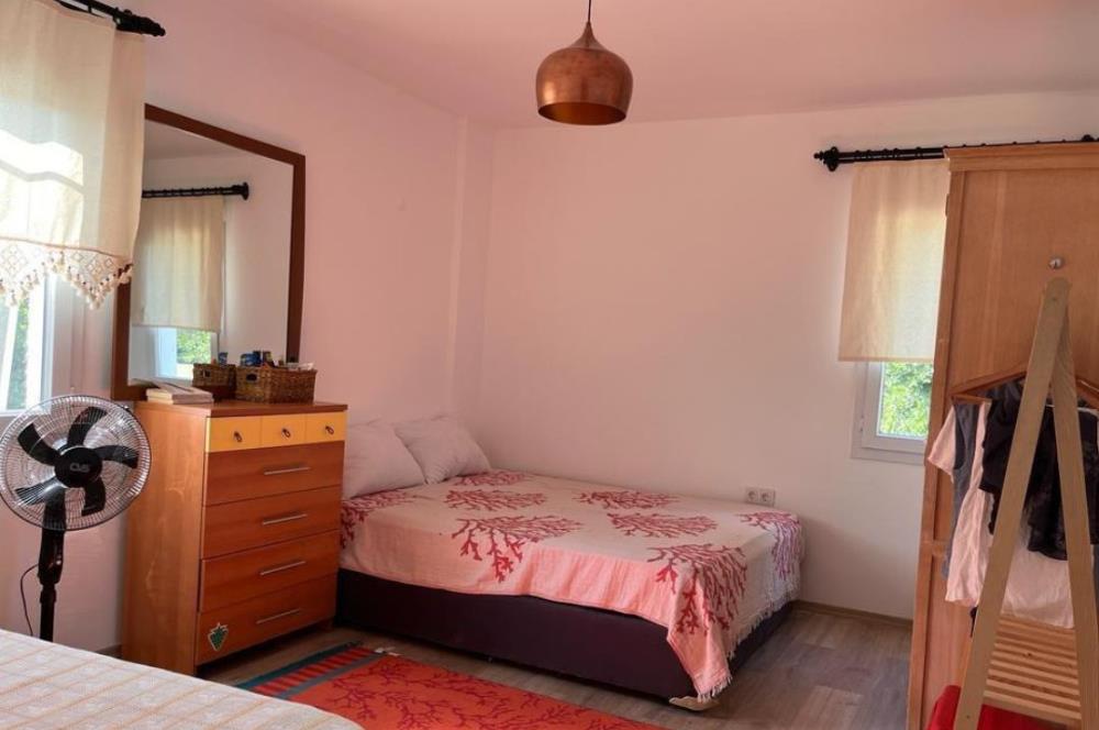 GÜMÜŞLÜK SAHİLE 1 KM DENİZ MANZARALI 2+1 EŞYALI YAZLIK DAİRE