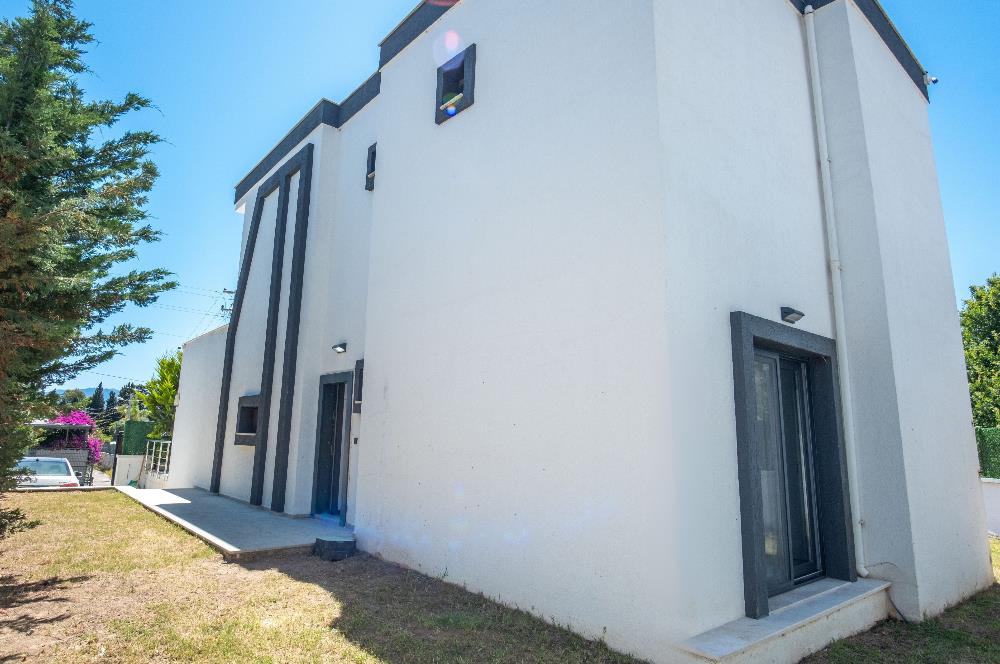 Bodrum Akyarlar Sahiline Yürüme Yakınlığında 450m² Arsa İçinde Özel Havuzlu Tam Müstakil 4+1 Villa