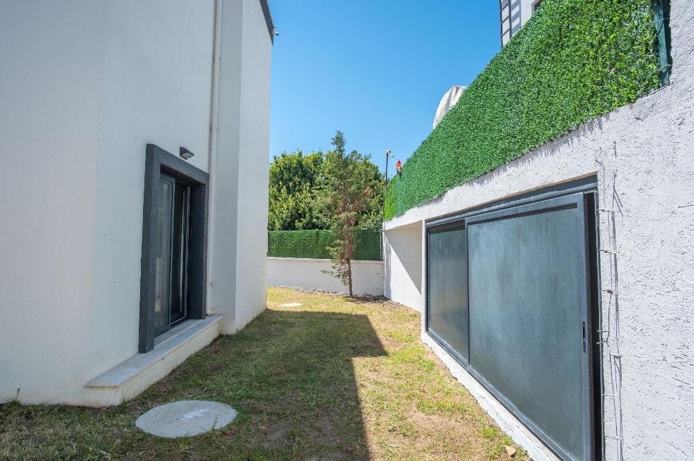 Bodrum Akyarlar Sahiline Yürüme Yakınlığında 450m² Arsa İçinde Özel Havuzlu Tam Müstakil 4+1 Villa