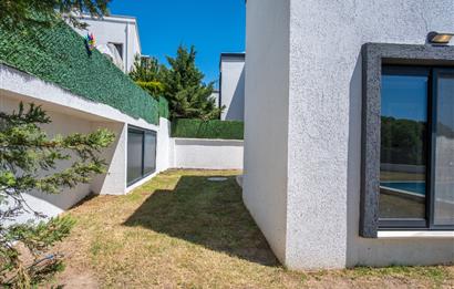 Bodrum Akyarlar Sahiline Yürüme Yakınlığında 450m² Arsa İçinde Özel Havuzlu Tam Müstakil 4+1 Villa