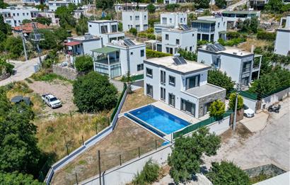 Bodrum Akyarlar Sahiline Yürüme Yakınlığında 450m² Arsa İçinde Özel Havuzlu Tam Müstakil 4+1 Villa