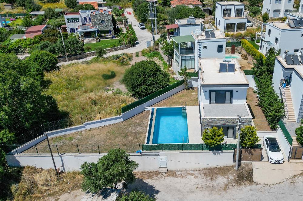 Bodrum Akyarlar Sahiline Yürüme Yakınlığında 450m² Arsa İçinde Özel Havuzlu Tam Müstakil 4+1 Villa