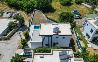 Bodrum Akyarlar Sahiline Yürüme Yakınlığında 450m² Arsa İçinde Özel Havuzlu Tam Müstakil 4+1 Villa