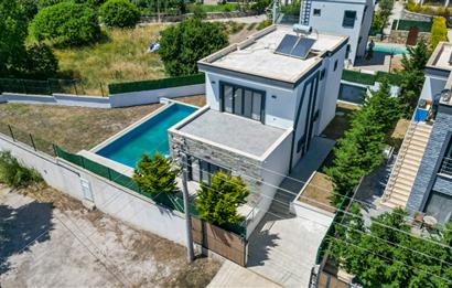 Bodrum Akyarlar Sahiline Yürüme Yakınlığında 450m² Arsa İçinde Özel Havuzlu Tam Müstakil 4+1 Villa