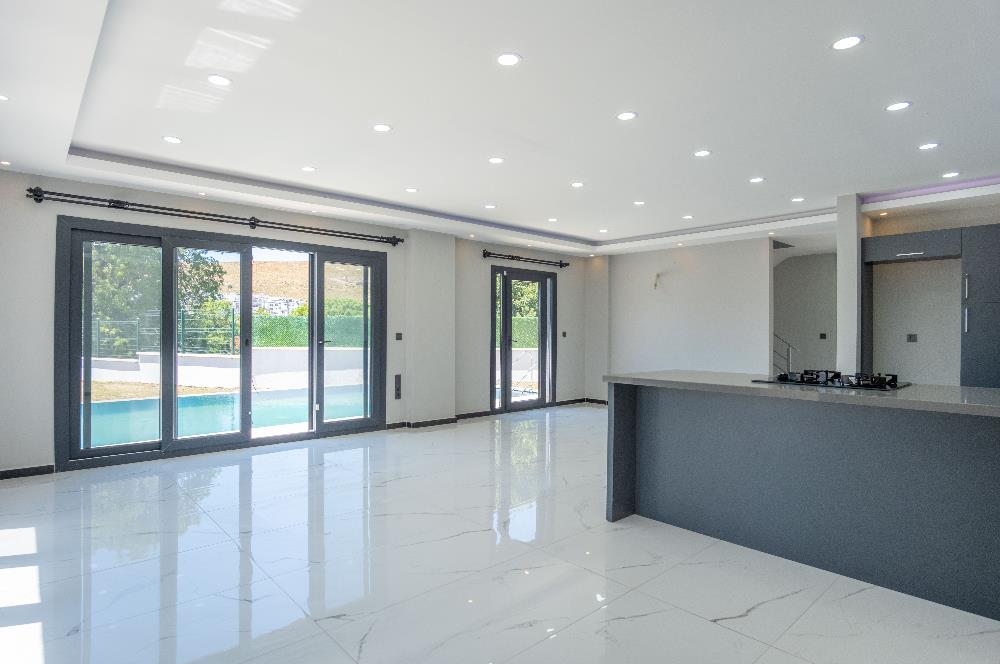 Bodrum Akyarlar Sahiline Yürüme Yakınlığında 450m² Arsa İçinde Özel Havuzlu Tam Müstakil 4+1 Villa