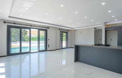 Bodrum Akyarlar Sahiline Yürüme Yakınlığında 450m² Arsa İçinde Özel Havuzlu Tam Müstakil 4+1 Villa