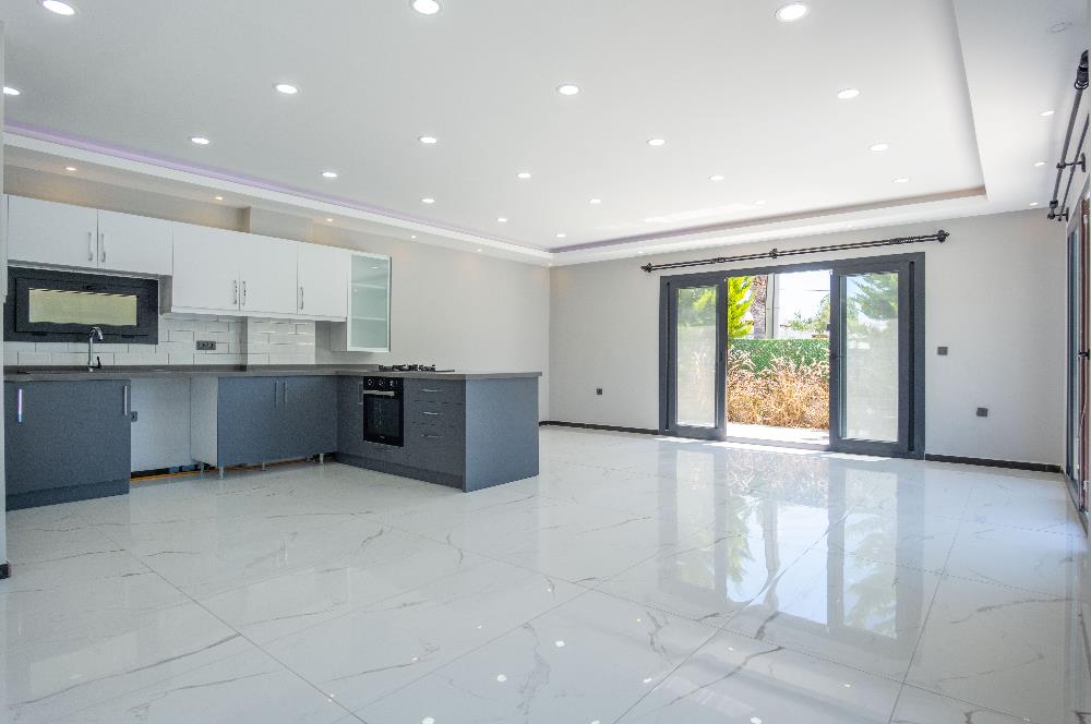 Bodrum Akyarlar Sahiline Yürüme Yakınlığında 450m² Arsa İçinde Özel Havuzlu Tam Müstakil 4+1 Villa