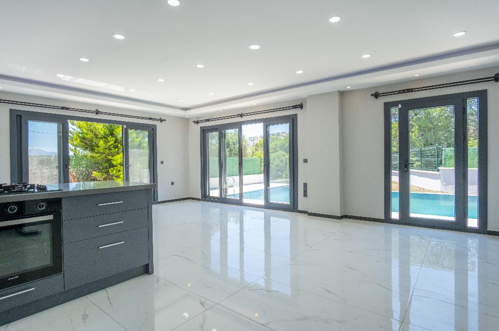 Bodrum Akyarlar Sahiline Yürüme Yakınlığında 450m² Arsa İçinde Özel Havuzlu Tam Müstakil 4+1 Villa
