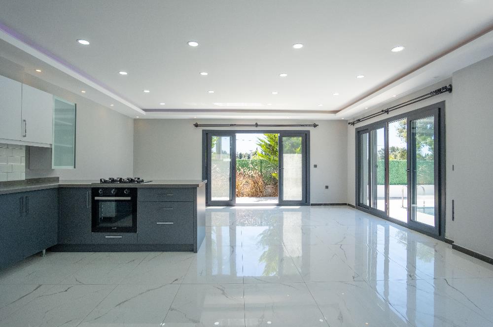 Bodrum Akyarlar Sahiline Yürüme Yakınlığında 450m² Arsa İçinde Özel Havuzlu Tam Müstakil 4+1 Villa