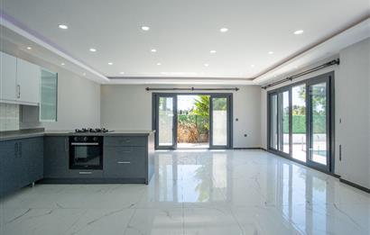 Bodrum Akyarlar Sahiline Yürüme Yakınlığında 450m² Arsa İçinde Özel Havuzlu Tam Müstakil 4+1 Villa