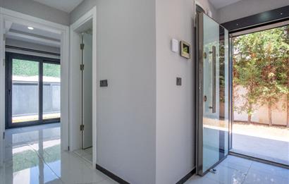 Bodrum Akyarlar Sahiline Yürüme Yakınlığında 450m² Arsa İçinde Özel Havuzlu Tam Müstakil 4+1 Villa