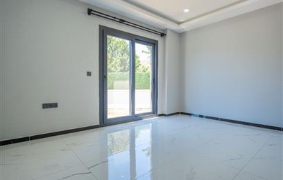 Bodrum Akyarlar Sahiline Yürüme Yakınlığında 450m² Arsa İçinde Özel Havuzlu Tam Müstakil 4+1 Villa