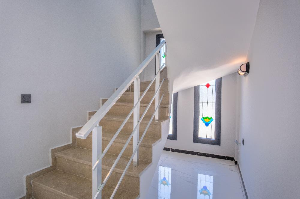 Bodrum Akyarlar Sahiline Yürüme Yakınlığında 450m² Arsa İçinde Özel Havuzlu Tam Müstakil 4+1 Villa