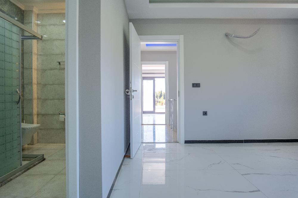 Bodrum Akyarlar Sahiline Yürüme Yakınlığında 450m² Arsa İçinde Özel Havuzlu Tam Müstakil 4+1 Villa