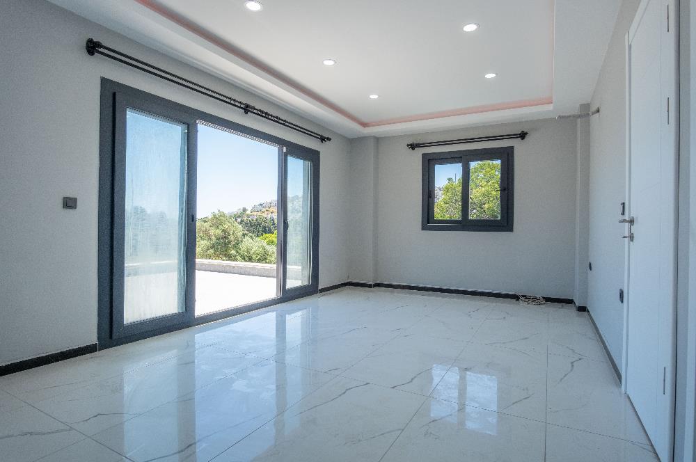 Bodrum Akyarlar Sahiline Yürüme Yakınlığında 450m² Arsa İçinde Özel Havuzlu Tam Müstakil 4+1 Villa