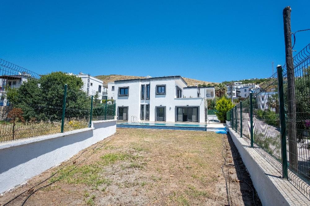 Bodrum Akyarlar Sahiline Yürüme Yakınlığında 450m² Arsa İçinde Özel Havuzlu Tam Müstakil 4+1 Villa