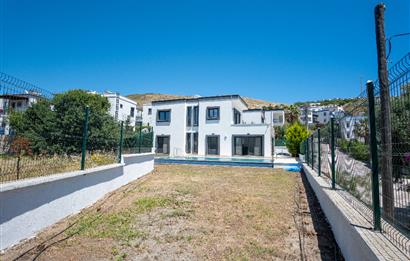 Bodrum Akyarlar Sahiline Yürüme Yakınlığında 450m² Arsa İçinde Özel Havuzlu Tam Müstakil 4+1 Villa